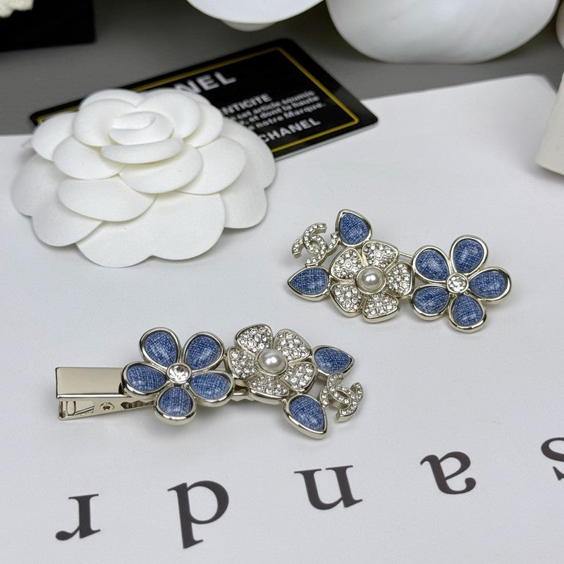 18K CC 26C Blue Flower Diamond Brooch