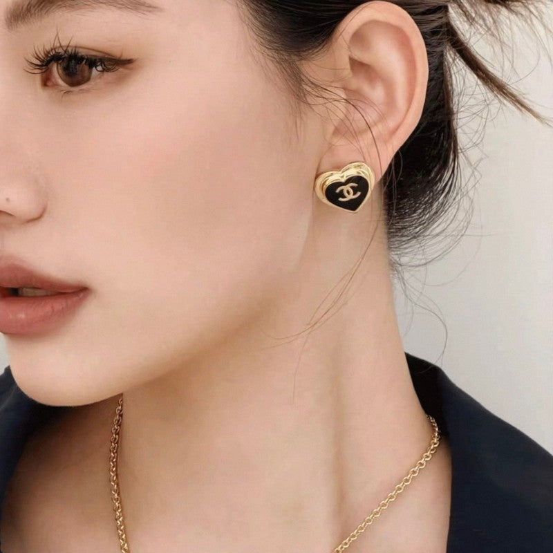 18K CC 26P Black & Red Heart Earrings