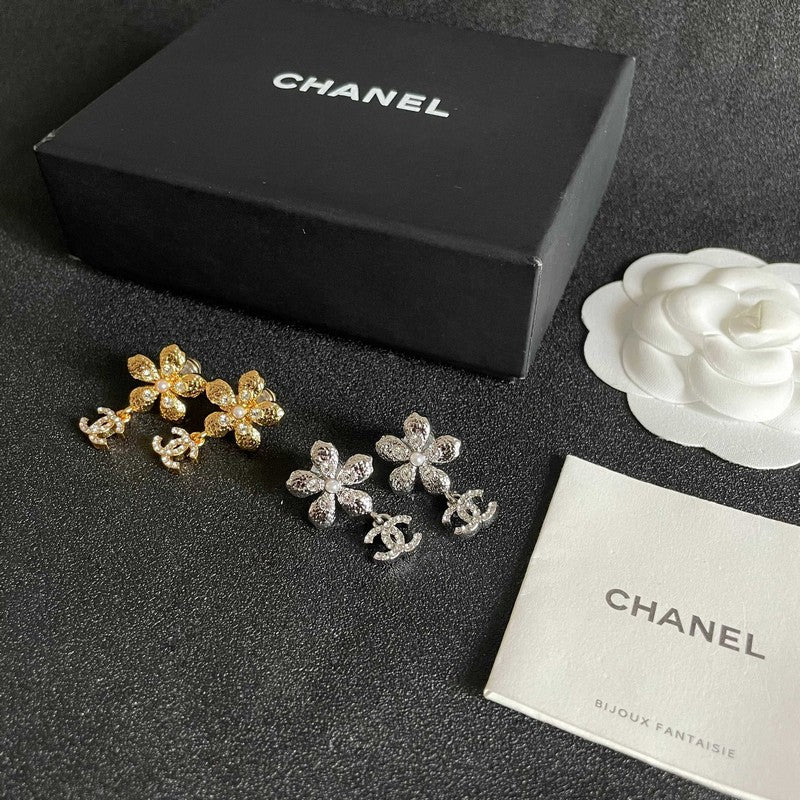 18K CC Diamond Flower Gold Earrings