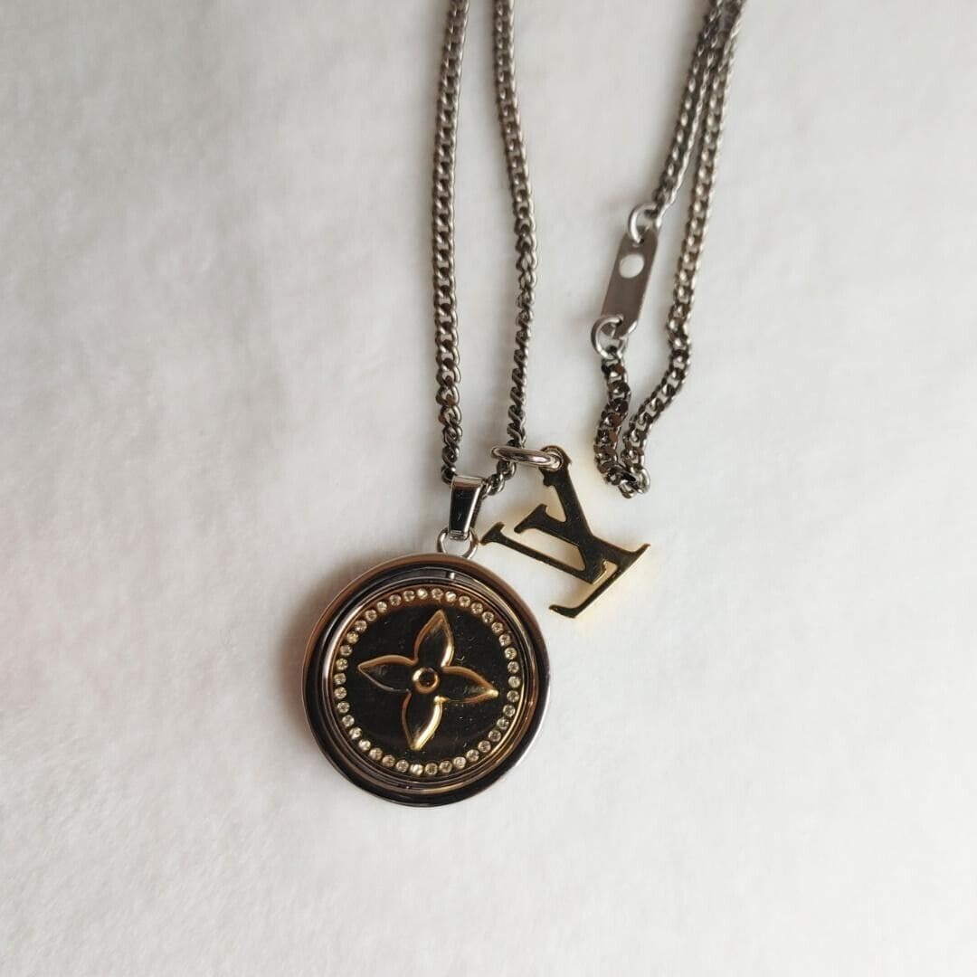 18K Louis Catch Necklace